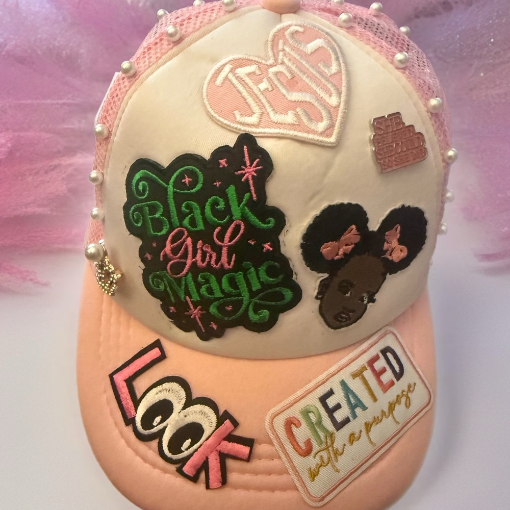 Child’s patch hat - Picture 2 of 4